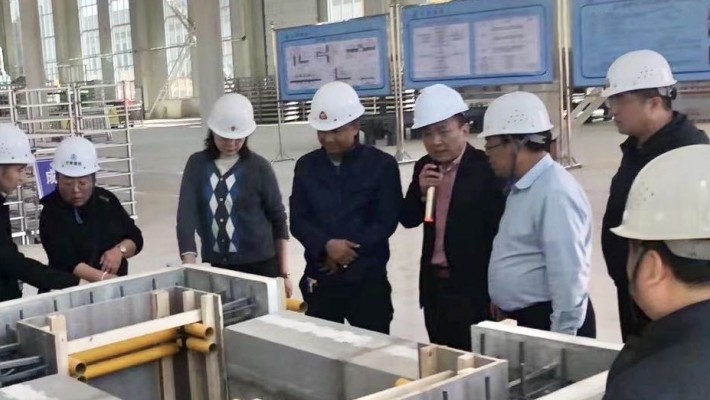 中甘國(guó)際國(guó)內(nèi)工程公司一行參觀甘肅建投裝備公司“免拆復(fù)合保溫模板項(xiàng)目”