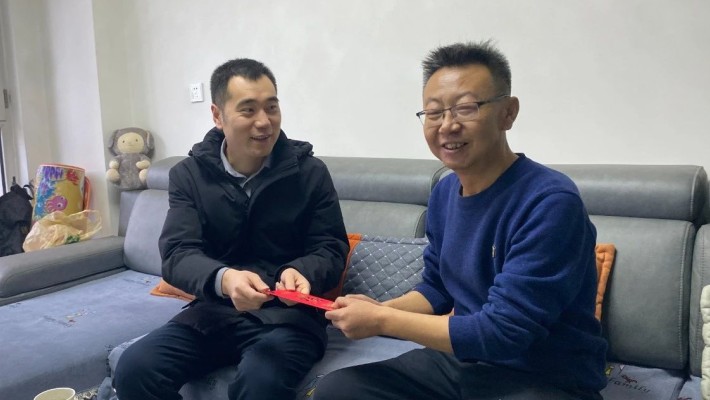 裝備公司領(lǐng)導走訪慰問困難職工